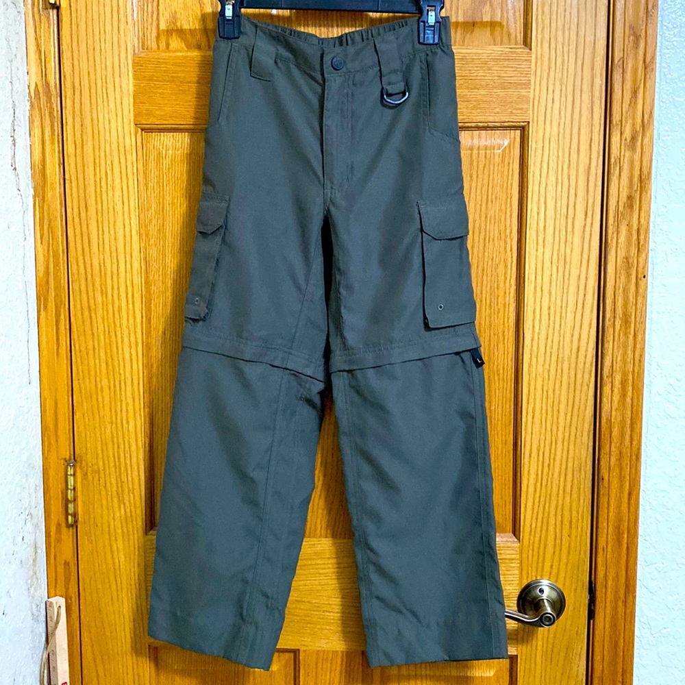 Boy Scouts of America Green Uniform Switchbacks size M like new, lightweight.